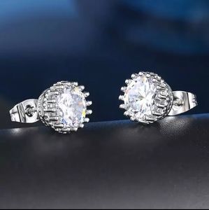 18k Gold Round Stud Earrings
